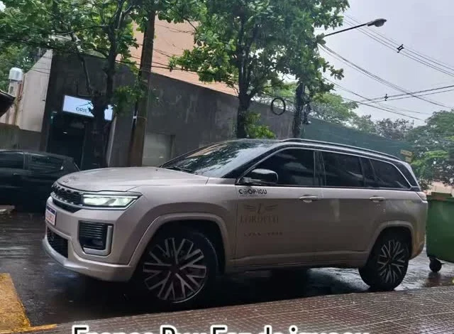 Jeep Commander da Lordelo estacionado em Foz do Iguaçu